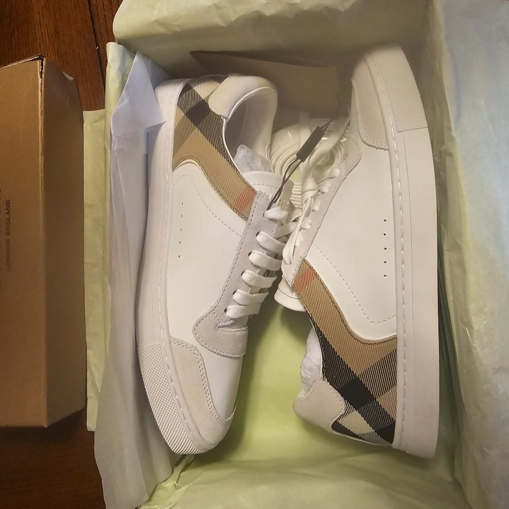 Burberry authentic sneakers